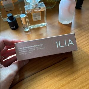 ILIA True Skin Serum Foundation Box in Warm Brown-Beige